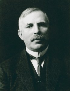 Ernest Rutherford 1871-1937, físico atómico ganador del Premio Nobel