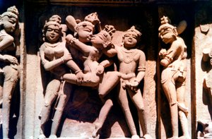 Escultura erótica, templo hindú, Khajuraho, India, 950 - 1050
