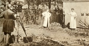 Eugene Lauste grabando la primera imagen en movimiento y sonido combinados, c1905 de Unbekannt