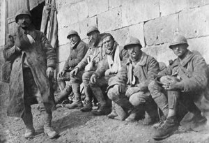Heridos franceses evacuados después de la batalla en Plessis-de-Roye, Picardía, Francia, 30 de marzo de 1918 de Unbekannt