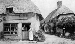Tienda de comestibles familiar, esquina de Bradford Peverell, Wessex, c1922 de Unbekannt