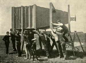 Enfocando la Cámara Gigante para el Trabajo, 1901 de Unbekannt