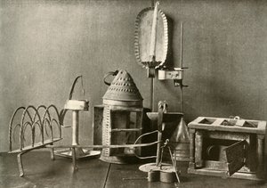 Calientapiés, lámparas de aceite, candelabro, linterna de hojalata y tostador, siglo XVIII, 1937 de Unbekannt
