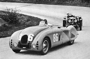 Gran Premio de Francia, 1936: Un nuevo Bugatti aerodinámico, seguido por un Riley, 1936, 1937