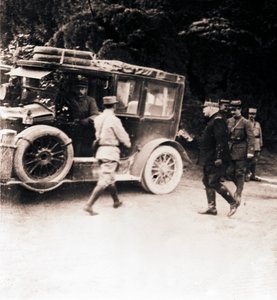 Oficiales franceses y vehículo, c1914-c1918 de Unbekannt