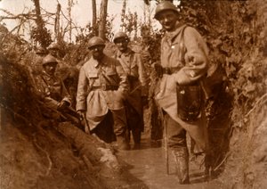 Soldados franceses en el barro, Chemin des Dames, norte de Francia, c1914-c1918 de Unbekannt