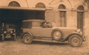 Garaje en la Embajada de Cuba en Bruselas, Bélgica, 1927 de Unbekannt