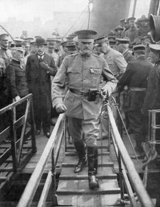 El General John Joseph Black Jack Pershing llegando a Boulogne, junio de 1917, 1926 de Unbekannt