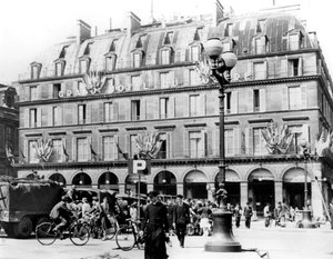 Las tropas francesas del General Leclerc en el centro de París, agosto 1944 de Unbekannt