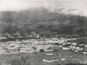 Vista general mostrando la Montaña de la Mesa envuelta en vapor, Ciudad del Cabo, Sudáfrica, 1895 de Unbekannt