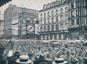 Infantería alemana entrando en Bruselas bajo la lluvia, 1914 de Unbekannt