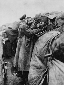 Soldados alemanes en una trinchera, Primera Guerra Mundial, 1915 de Unbekannt
