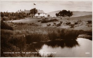 Hotel Gleneagles, La Casa Club y The Deuk Dubs, c1930 de Unbekannt
