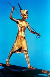 Figura de oro del rey Tutankamón en un bote de caña pescando, siglo XIV a.C. de Unbekannt