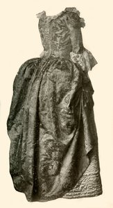 Vestido de brocado de damasco amarillo usado sobre una enagua de satén acolchada azul, c1710-1730, 1937 de Unbekannt