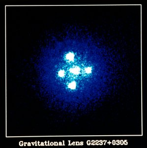 Lente gravitacional G2237+0305