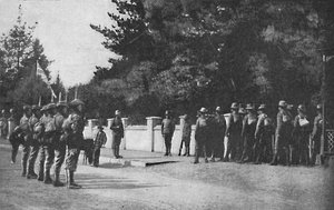 Guardias Granaderos con sus nuevos sombreros relevando la guardia en la sede de Lord Roberts, Pretoria