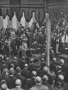 S.M. El Rey colocando la primera piedra del nuevo edificio de Lloyds 23 de mayo de 1925 de Unbekannt