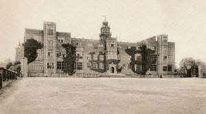 Hatfield House - Frente Norte, siglo XVI, 1904 de Unbekannt