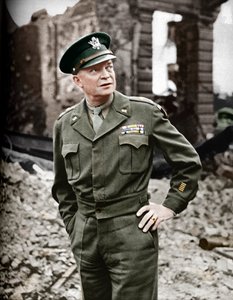Él lideró a nuestros ejércitos liberadores hacia la victoria, 1945
