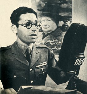 Lee las noticias en árabe marroquí. Un miembro del Ejército Francés Libre, 1942