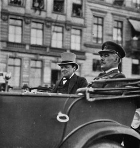 Fue a Colonia al Cuartel General del Ejército Británico de Ocupación, c. 1919, 1945