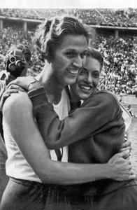 Helen Stephens y Alice Arden, atletas americanas, Olimpiadas de Berlín, 1936