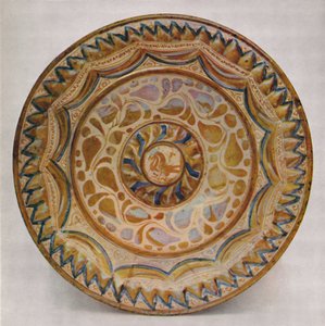 Plato de lustre hispano-morisco con borde de escamas de pez azul. Siglo XV, 1928 de Unbekannt