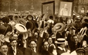 ¡Viva el Kaiser!: multitudes vitoreando en las calles, Berlín, Alemania, 4 de agosto de 1914, 1933