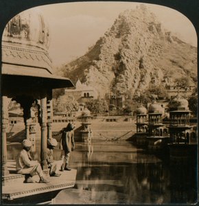 Tanque sagrado de Alwar, rodeado de palacios y santuarios, una escena de belleza incomparable, India, 1907 de Unbekannt