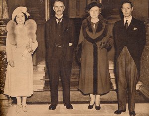 De vuelta a casa - el Rey, la Reina, con el Sr. y la Sra. Chamberlain, 1938 de Unbekannt