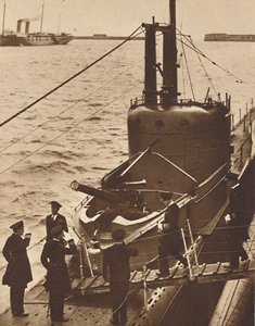 Visita de la Flota Nacional - El rey Eduardo aborda el submarino Narwhal de Unbekannt