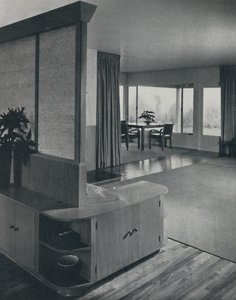 Casa en Pomona, California...mirando a través de la sala de estar, 1942 de Unbekannt