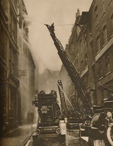 Cómo el Cuerpo de Bomberos de Londres enfrenta a su enemigo, c. 1935