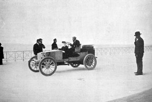 Hubert le Blon, en su coche de vapor Gardner-Serpollet, Niza, 1903