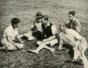 En el campamento en Southwold, Suffolk: Una charla amistosa, 1937 de Unbekannt