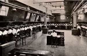 En una gran central telefónica, c. 1916 de Unbekannt