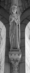En una caída de ojiva, la Reina del Antiguo Testamento. Escultura anónima. Colegiata de San Silvano, Levroux (Indre) de Unbekannt