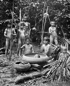 Indios del río Putumayo con una cabeza decapitada, Amazonia de Unbekannt
