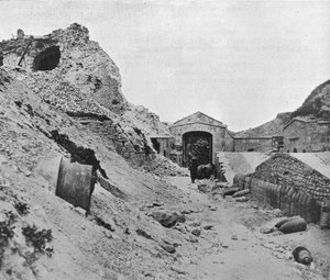 Dentro de la fortaleza destruida de Sedd el Bahr de Unbekannt