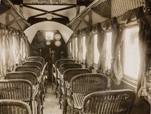 Interior de un avión de pasajeros equipado con motores Napier, c 1920s de Unbekannt