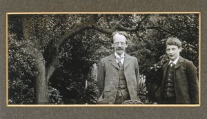 J J Thomson con su hijo, George, c. 1909