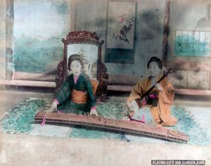Música japonesa: mujeres tocando Koto y Samisen, Kobe, Japón de Unbekannt