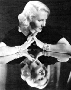 Jean Arthur, actriz estadounidense, 1934-1935