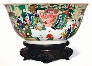 Cuenco Famille Verte del período Kangxi con una escena de la corte imperial, chino, c1705 de Unbekannt