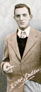 Kenneth Waller, aviador, 1935