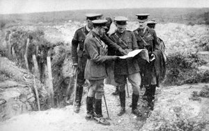 Rey Jorge V 1865-1936 en St Georges Hill, cerca de Fricourt, 10 de agosto de 1916, 1936 de Unbekannt