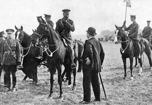 El rey Jorge V en una inspección de tropas en Aldershot, Primera Guerra Mundial, 1914-1918, c1920 de Unbekannt