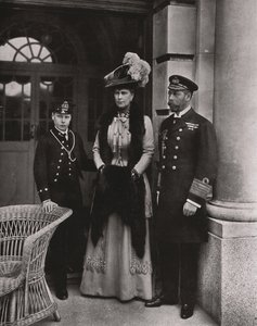 El Rey Jorge y la Reina María con su hijo el Príncipe Eduardo, mayo 1910 de Unbekannt