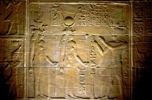 Relieve de piedra caliza en el Templo de Philae, Antiguo Egipto de Unbekannt